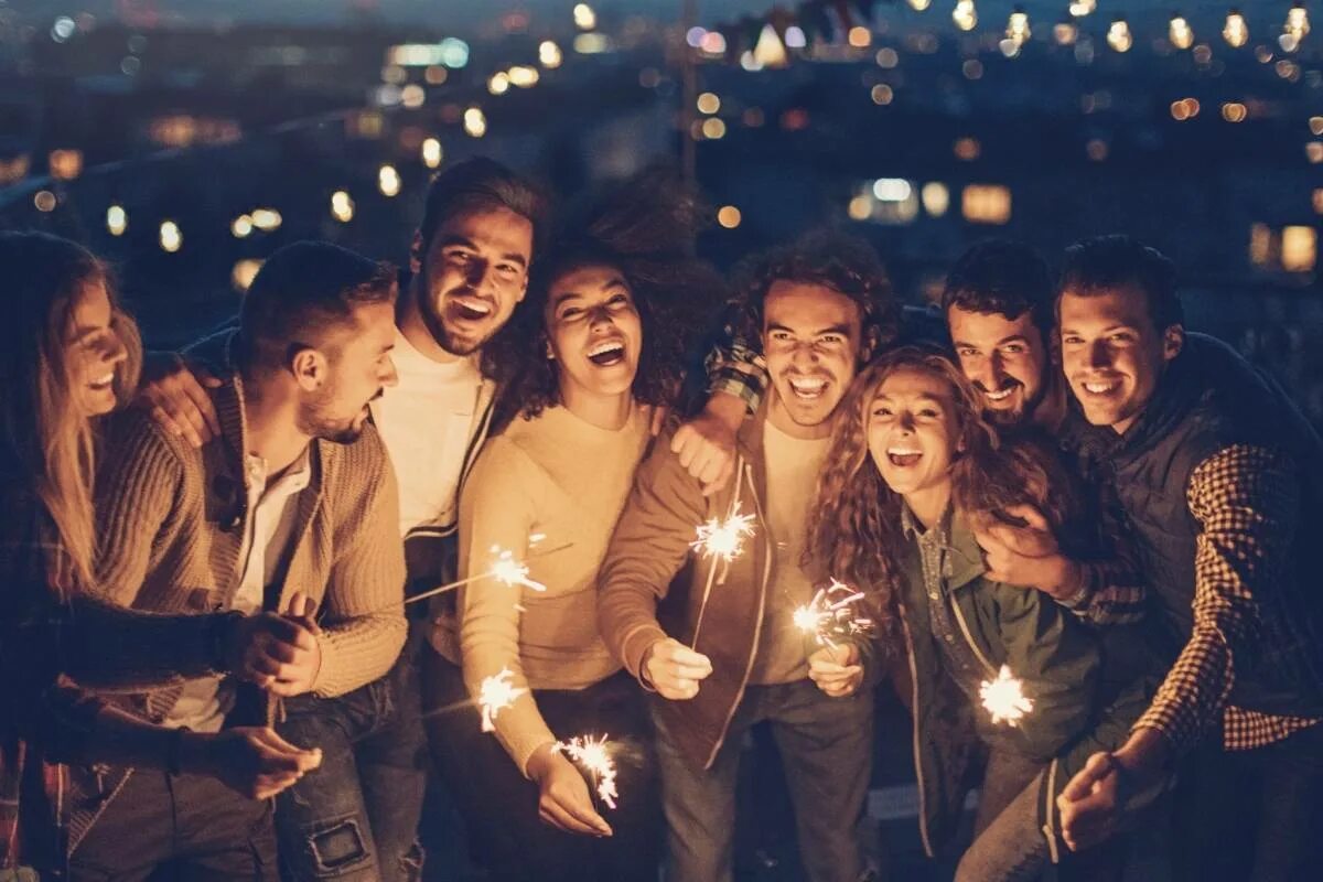 Course party. Празднование нового года с друзьями. Course party. Course party. Люди на дискотеке.