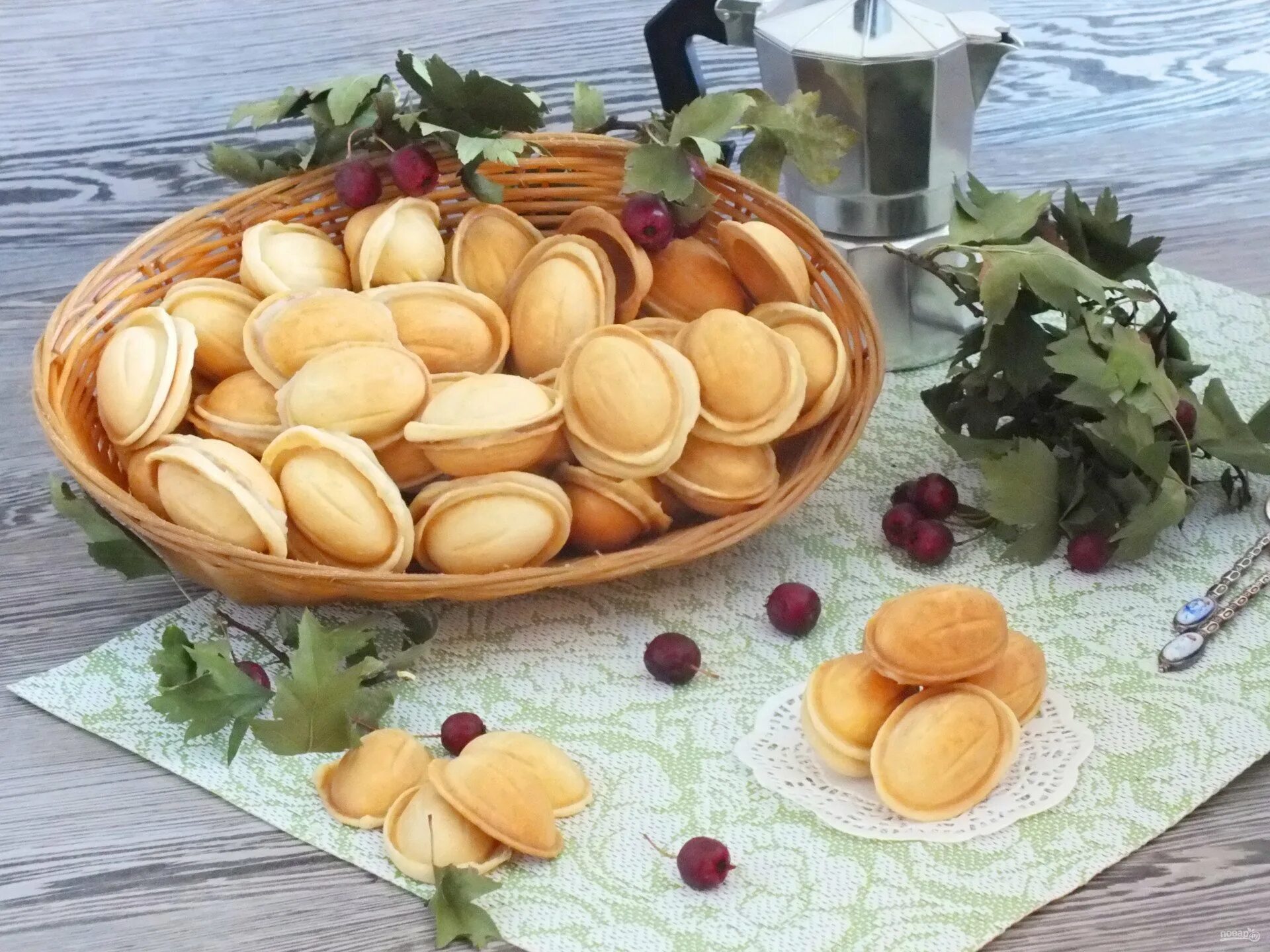 Орешки с вареной сгущенкой. Начинка для орешков. Начинка для орешков. Печенье с орехами. Орешки с заварным кремом.