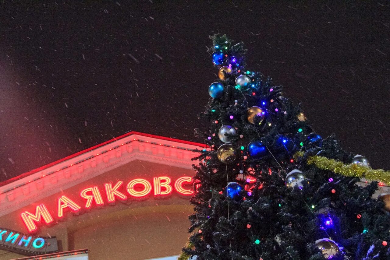 зимний любинский омск 2023. новогодние локации в омске. зимний любинский омск. омск новогодние локации. новогодний любинский омск 2022.