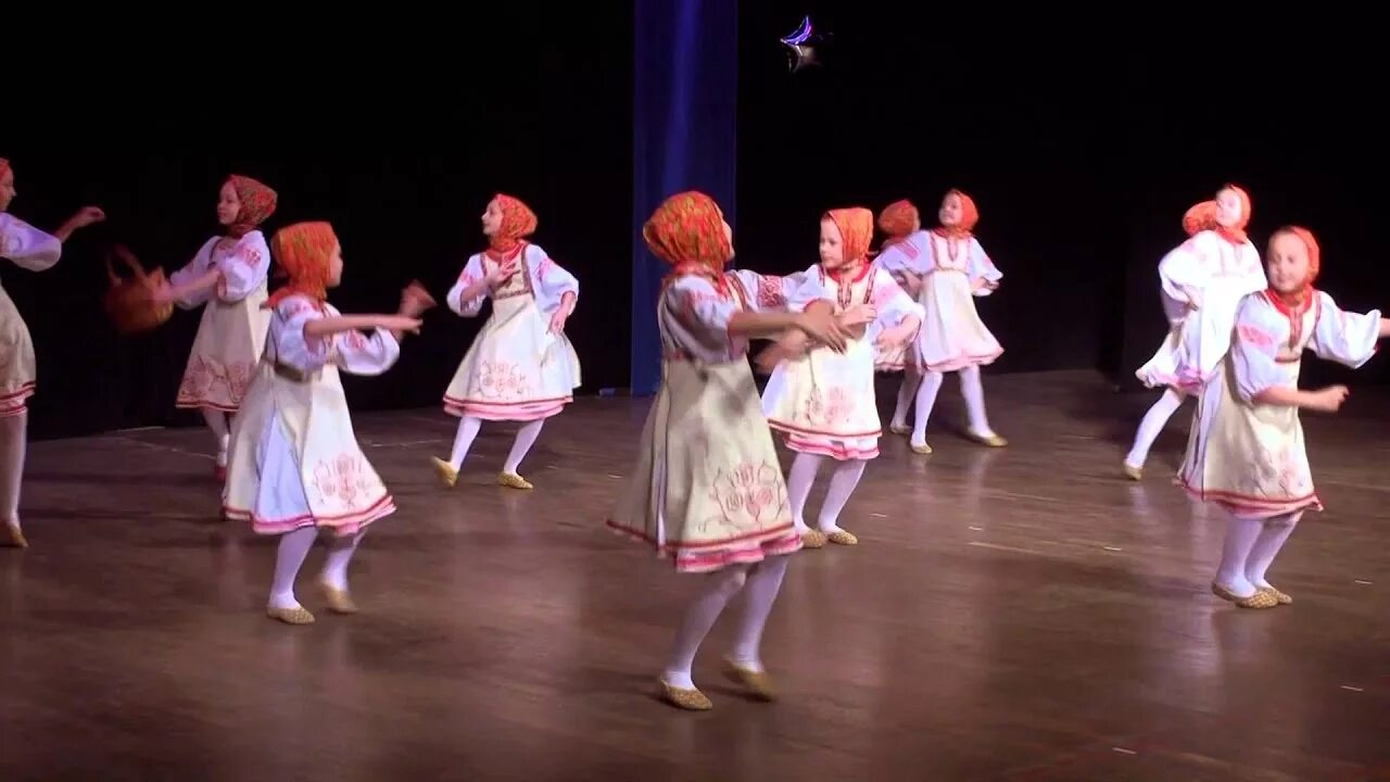 Танец прогулка. Прогулка танец ансамбль школьные годы. хореография ансамбль школьные годы. ансамбль школьные годы прогулка. танец снежинки ансамбль школьные годы.