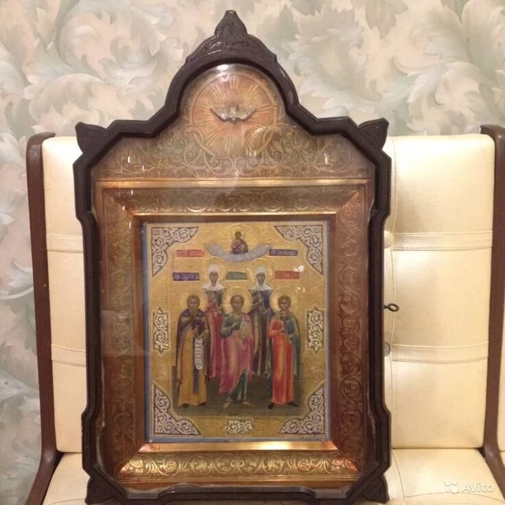 Авито киоты. Князь-владимирский собор в санкт-петербурге иконы киоты. Напольные позолоченные киоты. Авито киоты. Киот резной большой.