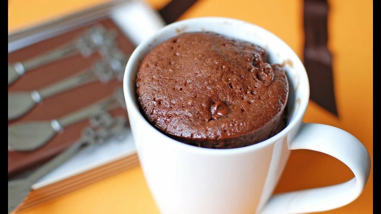 Шоколадный кекс за 5 минут. Кекс в микроволновке. Кекс в кружке. Шоколадный кекс в кружке. Кекс в кружке из какао.