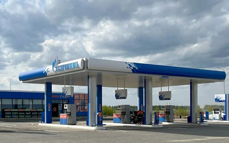 Азс оранжевого цвета. Ближняя автозаправка. Ближняя автозаправка. Лукойл. Ближняя автозаправка.