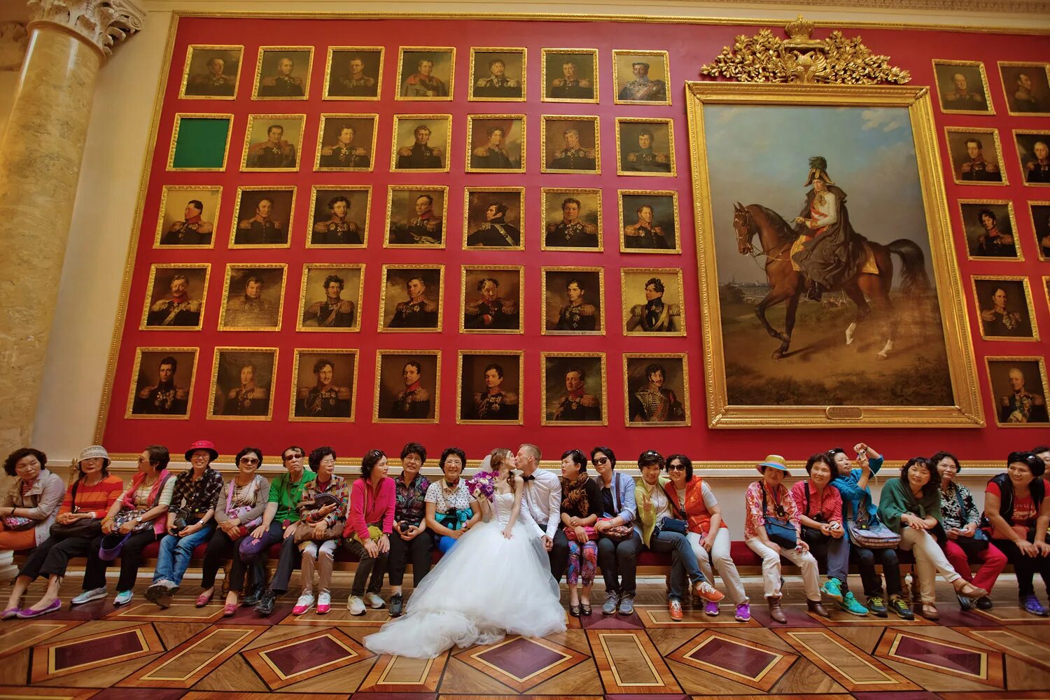 эрмитаж можно фотографировать. фотосессии костюмированные в эрмитаже. эрмитаж можно фотографировать. эрмитаж санкт-петербург экскурсии. экскурсии в питере эрмитаж.