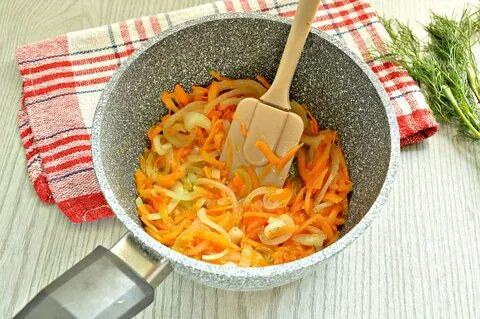 Сколько жарить морковь с луком