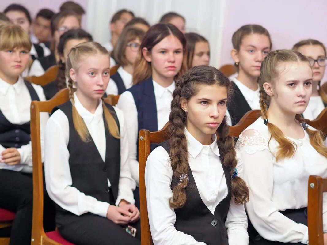 Полотняный завод школа. Полотняно-заводская школа. Пзсош 2 полотняный завод. Полотняный завод школа. Полотняно-заводская школа 1.