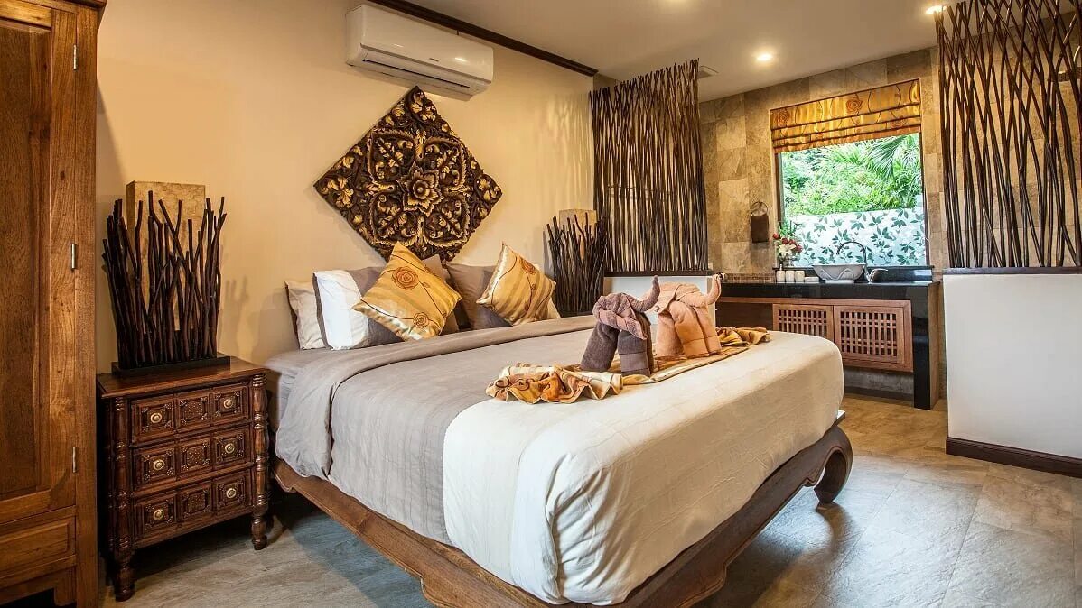 Тайцы квартиры. Навара тайский стиль. Спальня в тайском стиле. Тайский стиль в интерьере. Шторы в тайском стиле.