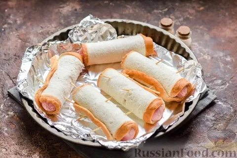 Сосиски в тостовом хлебе с сыром