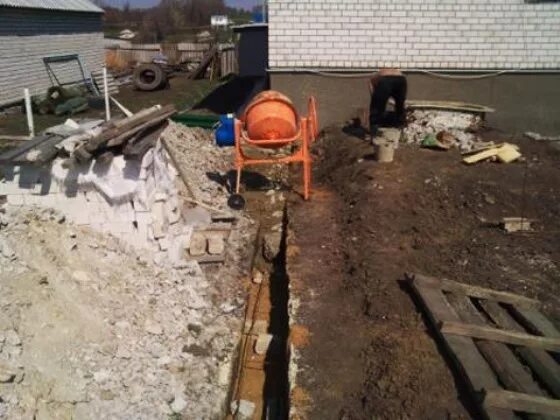 Как залить фундамент под пристройку. Фундамент для пристройки. фундамент для пристройки к дому. заливка фундамента под пристройку к дому. залить фундамент для пристройки.