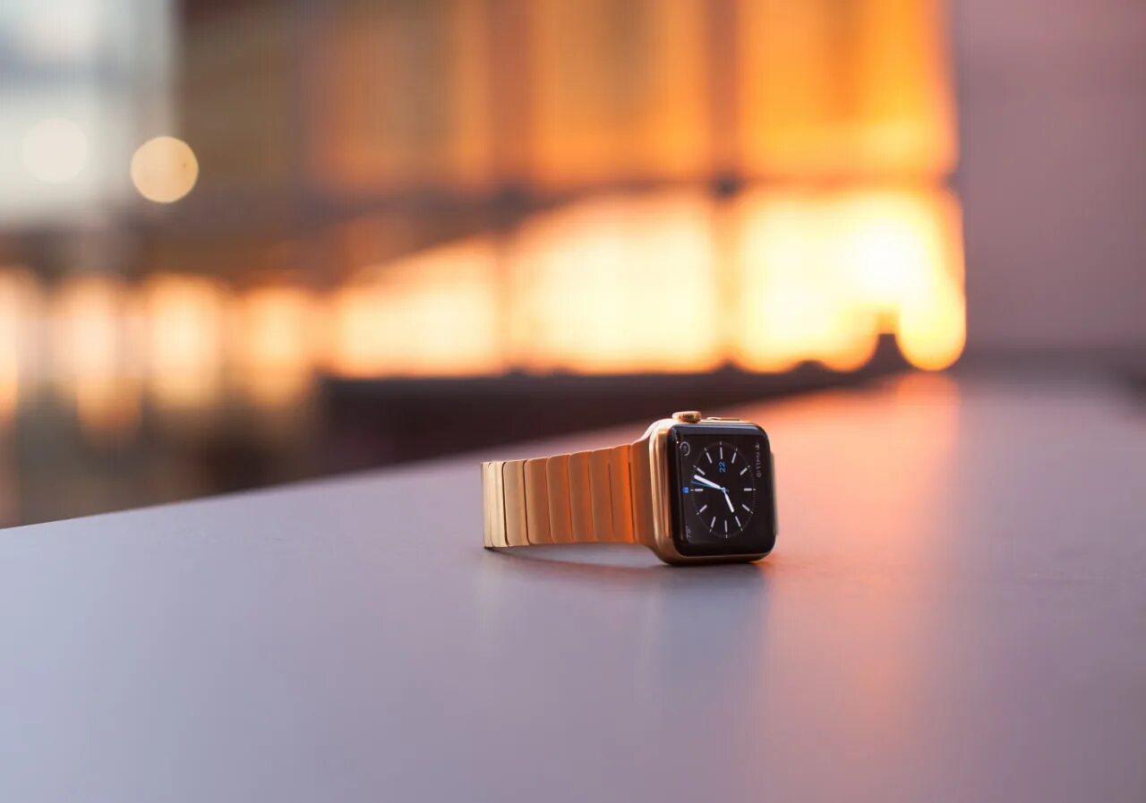 Что делают часы apple. Apple watch позолота. Позолоченный браслет для Apple watch. Apple Gold Prime. Apple watch золотые разбитые.