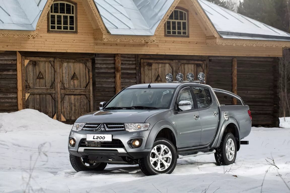 Полный привод л200. Mitsubishi l200. Митсубиси л200 200. Мицубиси л200 2014. Mitsubishi l200 4.