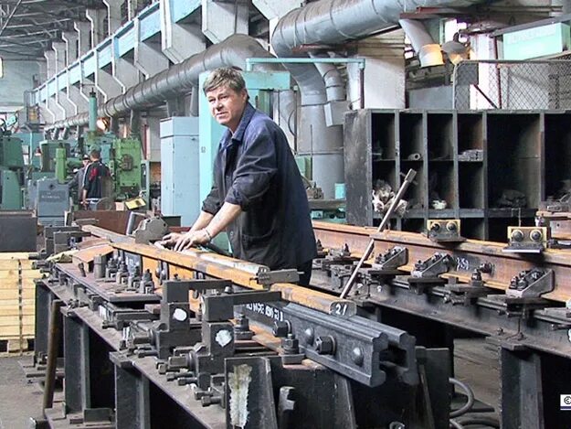 Керчь производство. Стрелочный завод керчь. нсз новосибирский стрелочный завод. керчь металлургический завод.