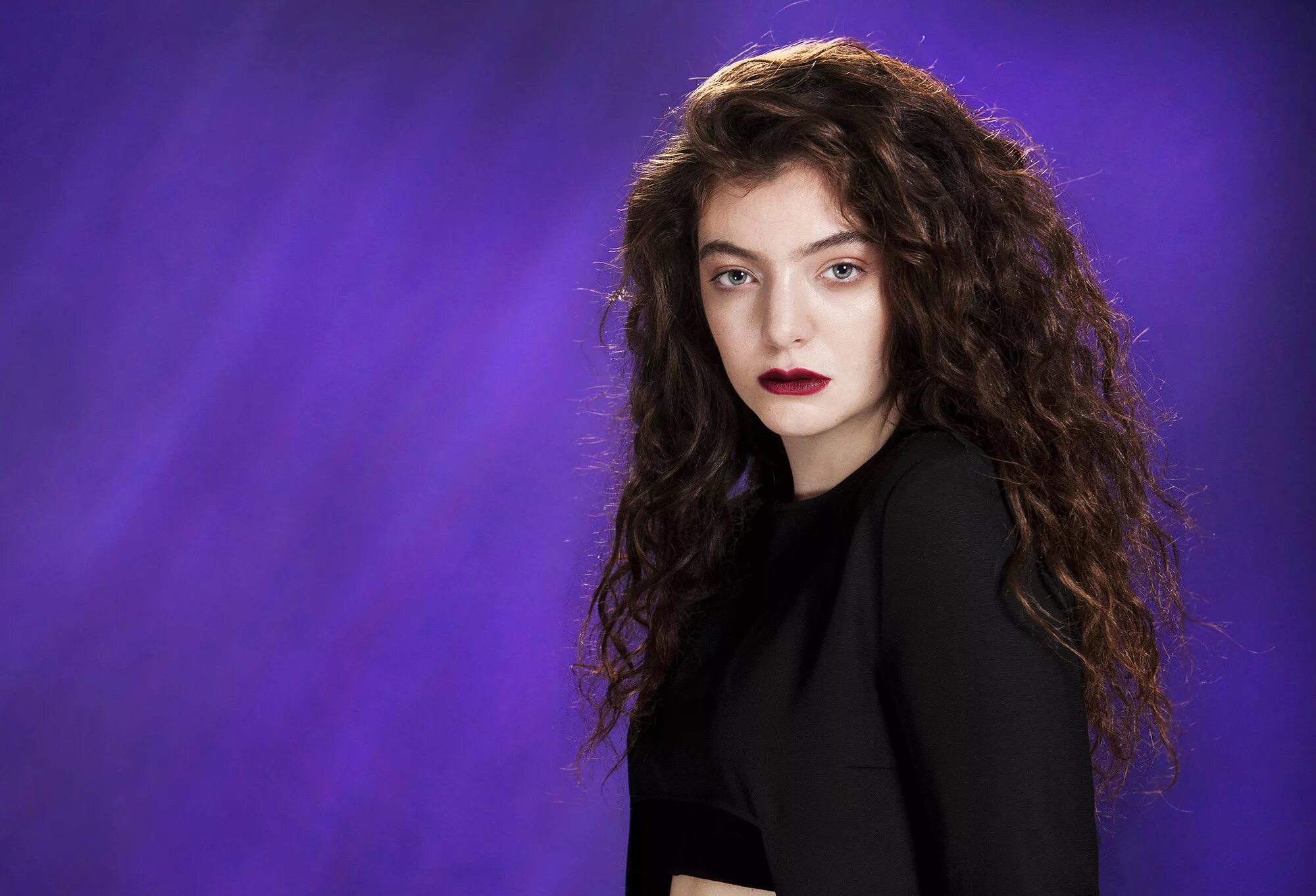 Lorde everybody wants to rule the world. Лорд элла. lorde певица. элла мария лани йелич-о коннор. лорд певица 2025.
