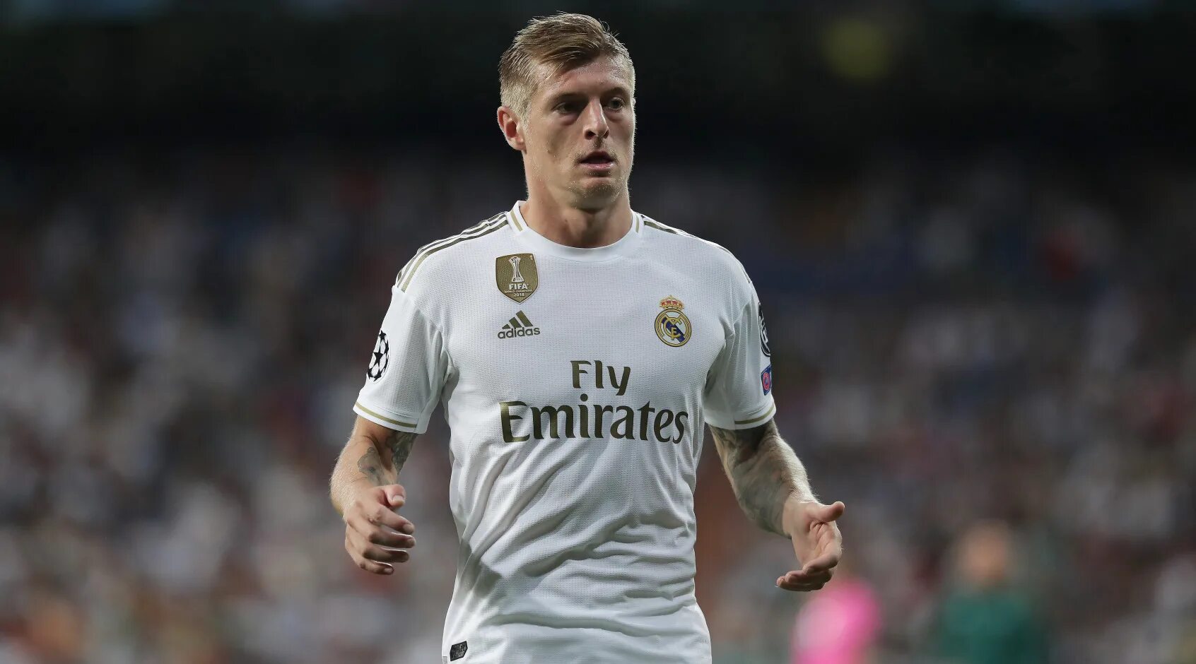 Футболист должен. Футболист должен. Виктор линделёф в манчестер юнайтед. Алехандро гарначо манчестер юнайтед. Футболист должен.