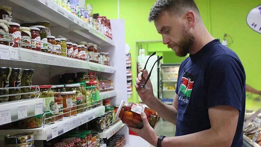 Живые продукты 2. Выбор продуктов. Живая еда магазин. Тщательный выбор продуктов. Ожившие продукты.