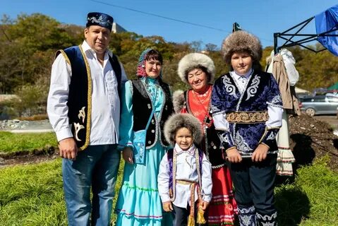 Национальный костюм семья