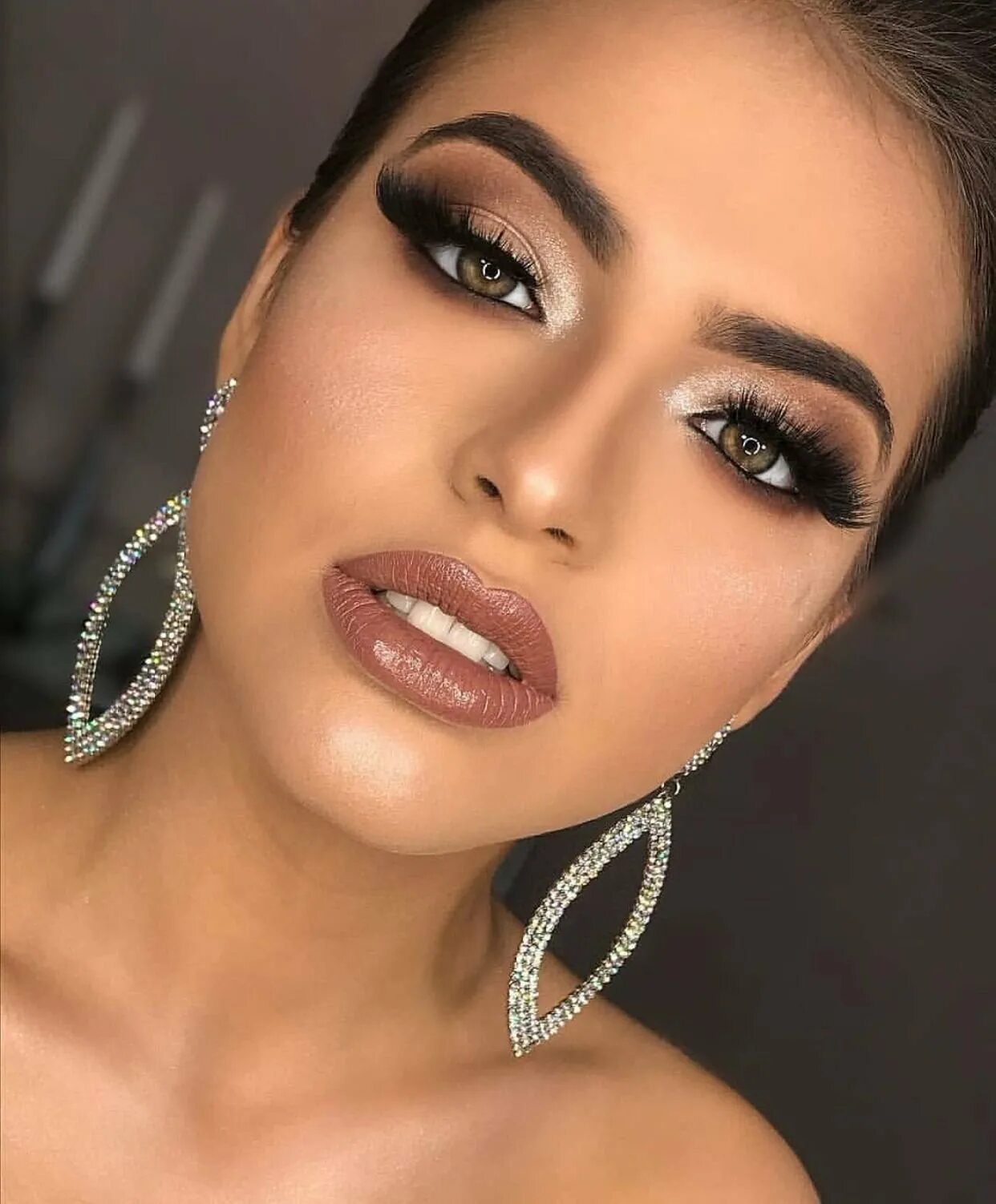 Макияж ким кардашян. Макияж. Макияж глаз брюнеток. Макияж глаз брюнеток. Красивый татуаж бровей для брюнеток.