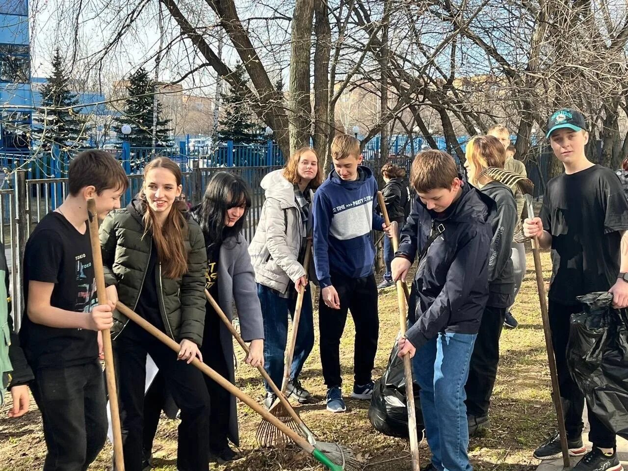 Субботник. Благоустройство территории школы. Правильный субботник. Приглашение на субботник. Субботники в 2023.