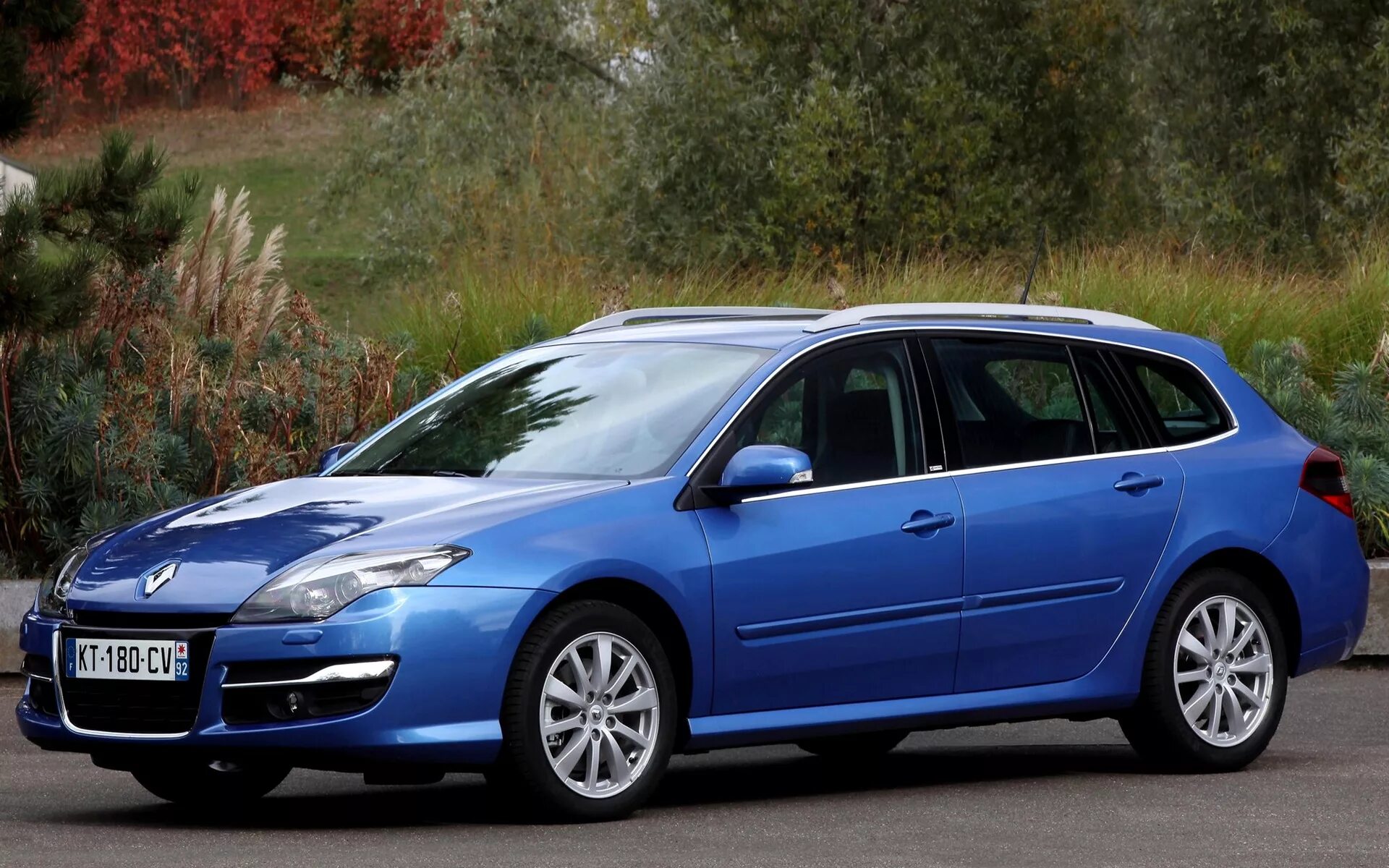 Купить renault laguna 2. Renault Laguna универсал. Renault Laguna III универсал. Renault Laguna 3 Grandtour. Рено Лагуна 3 универсал 2.0.