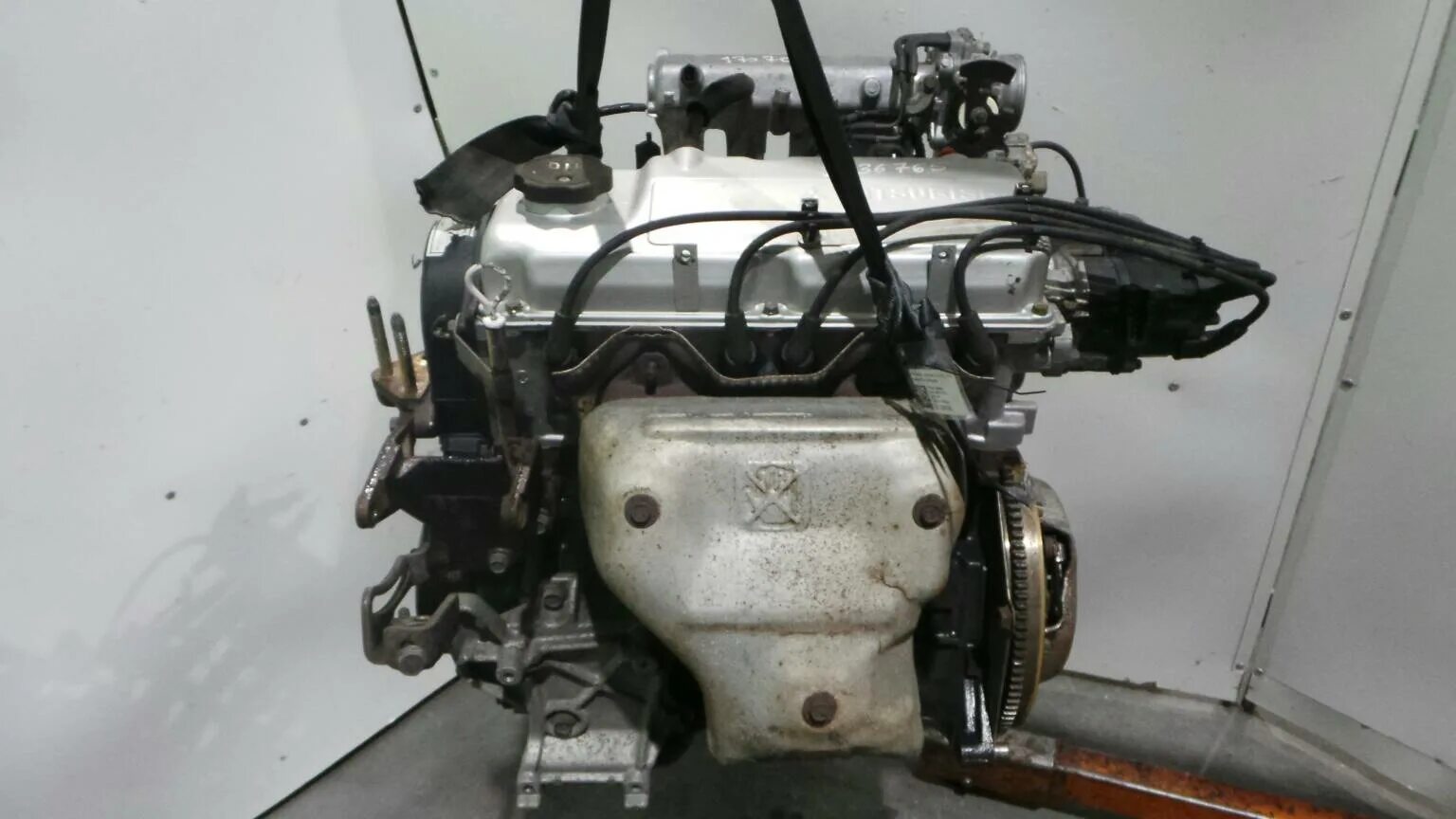 Контрактные мицубиси. Двигатель 4g13 Mitsubishi. Контрактный двигатель Лансер 9. Лансер 9 4g13. Двигатель Мицубиси tu043.
