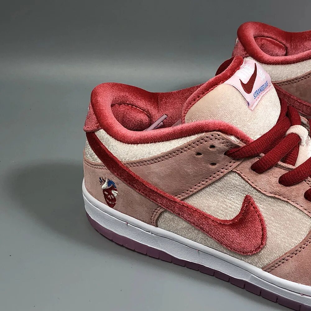 Nike dunk low valentines day