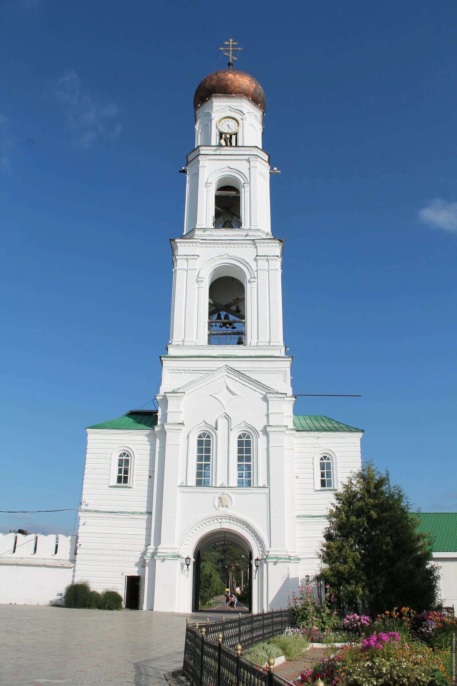 Достопримечательности раифы. Раифский богородицкий монастырь. монастырь раифа казань. зеленодольск раифский монастырь. раифский богородицкий монастырь достопримечательности татарстана.