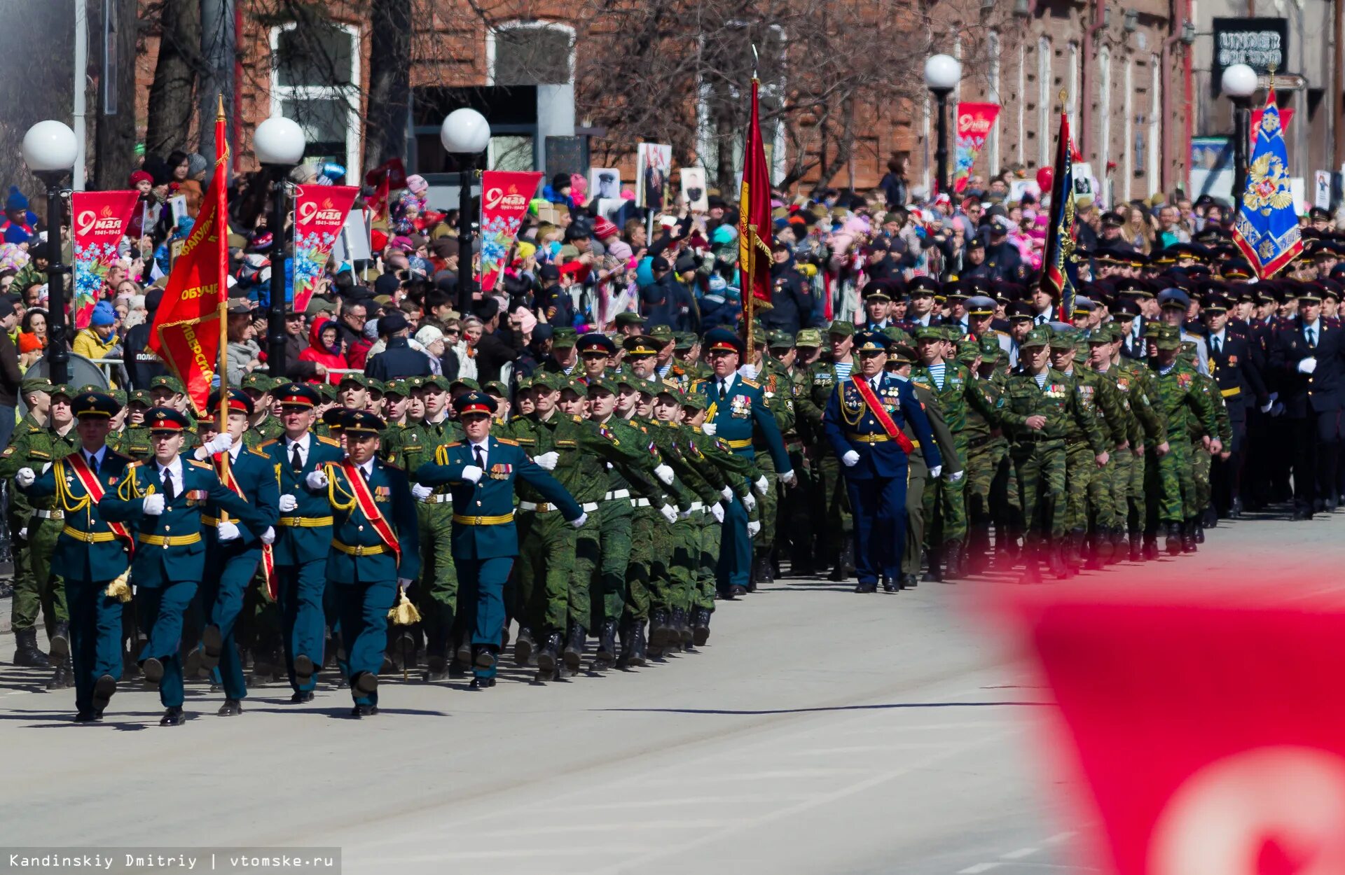 Парад 9 мая Томск. Парад Победы 2022 Томск. Бессмертный полк Томск. Шествие на 9 мая Томск. Парад 9 мая города