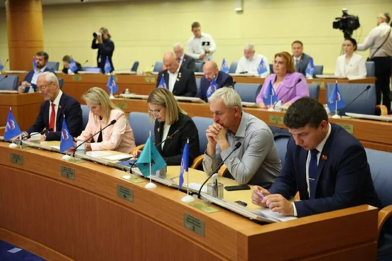 Первое заседание мосгордумы. Первое заседание мосгордумы. Первое заседание мосгордумы. Фото депутата в думе екатеринбурга. Семин и мосгордума.