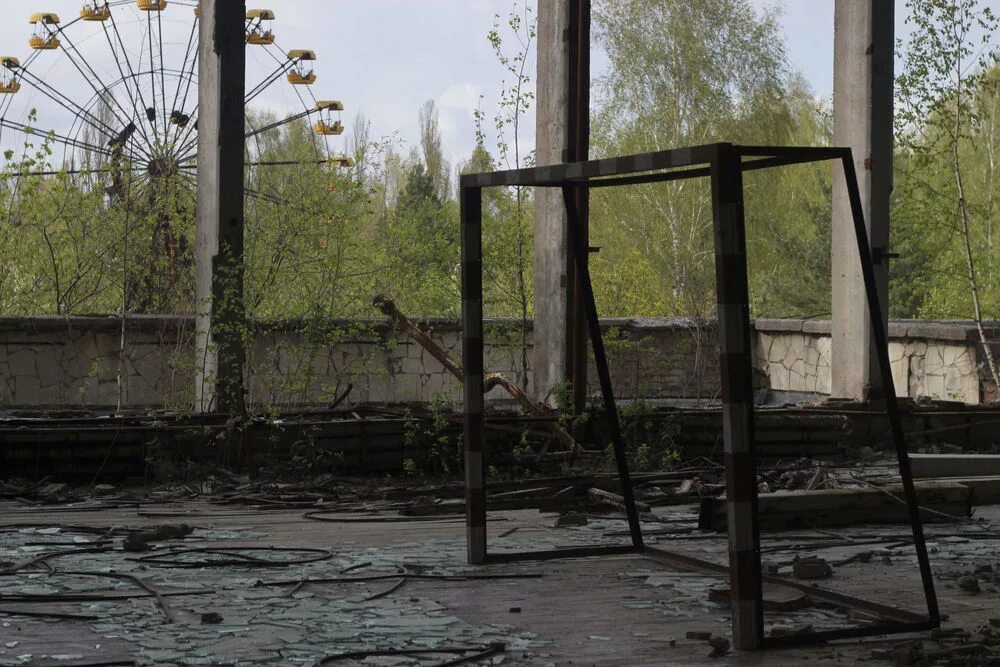 Чернобыль припять сейчас 2025. Стадион авангард припять. спорткомплекс строитель припять. припять сейчас 2025. город припять сейчас 2025 год.