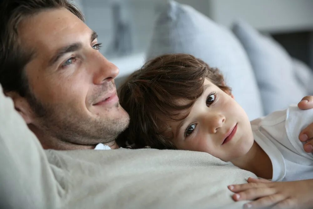 Boy & father. Отец стоковые фото. Divorced dad стиль. Мальчик лежит на маме.