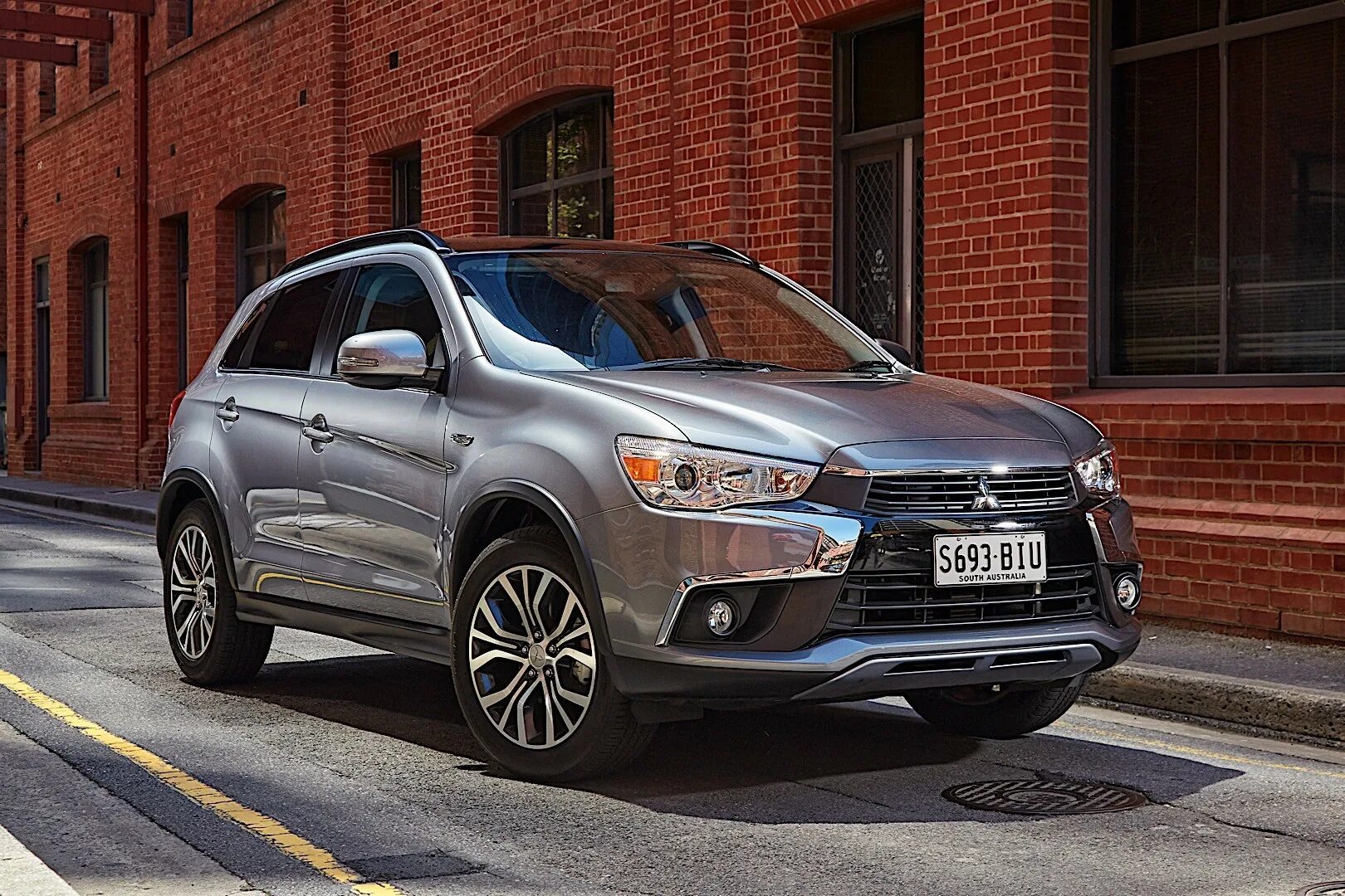 Mitsubishi asx. Митсубиси ASX 2016. Митсубиси АСХ 2017. Mitsubishi ASX 2017. Мицубиси ASX 2016.