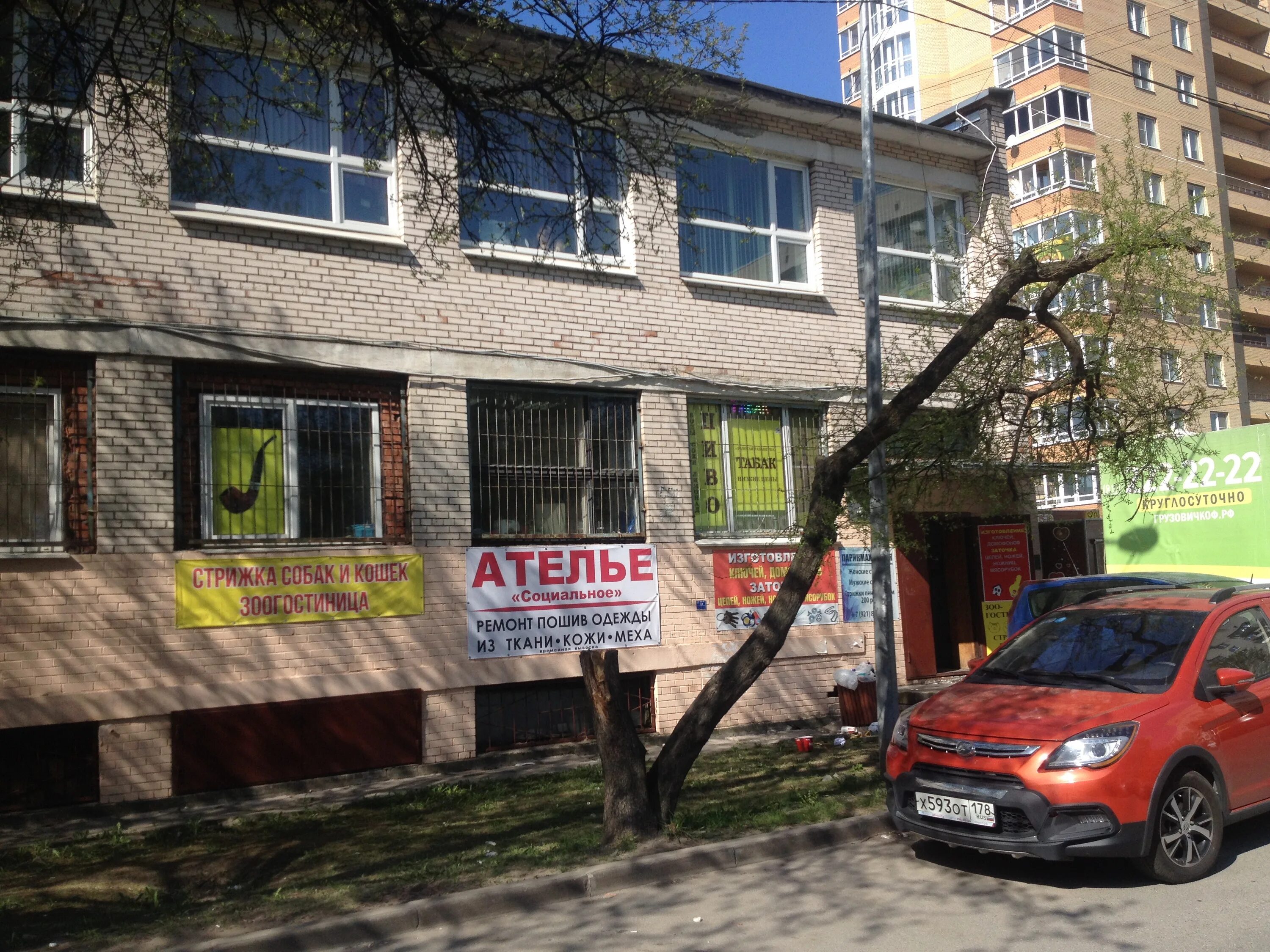 ателье. ателье социальные. модельер одежды. дизайнерская мастерская одежды. ателье социальные.