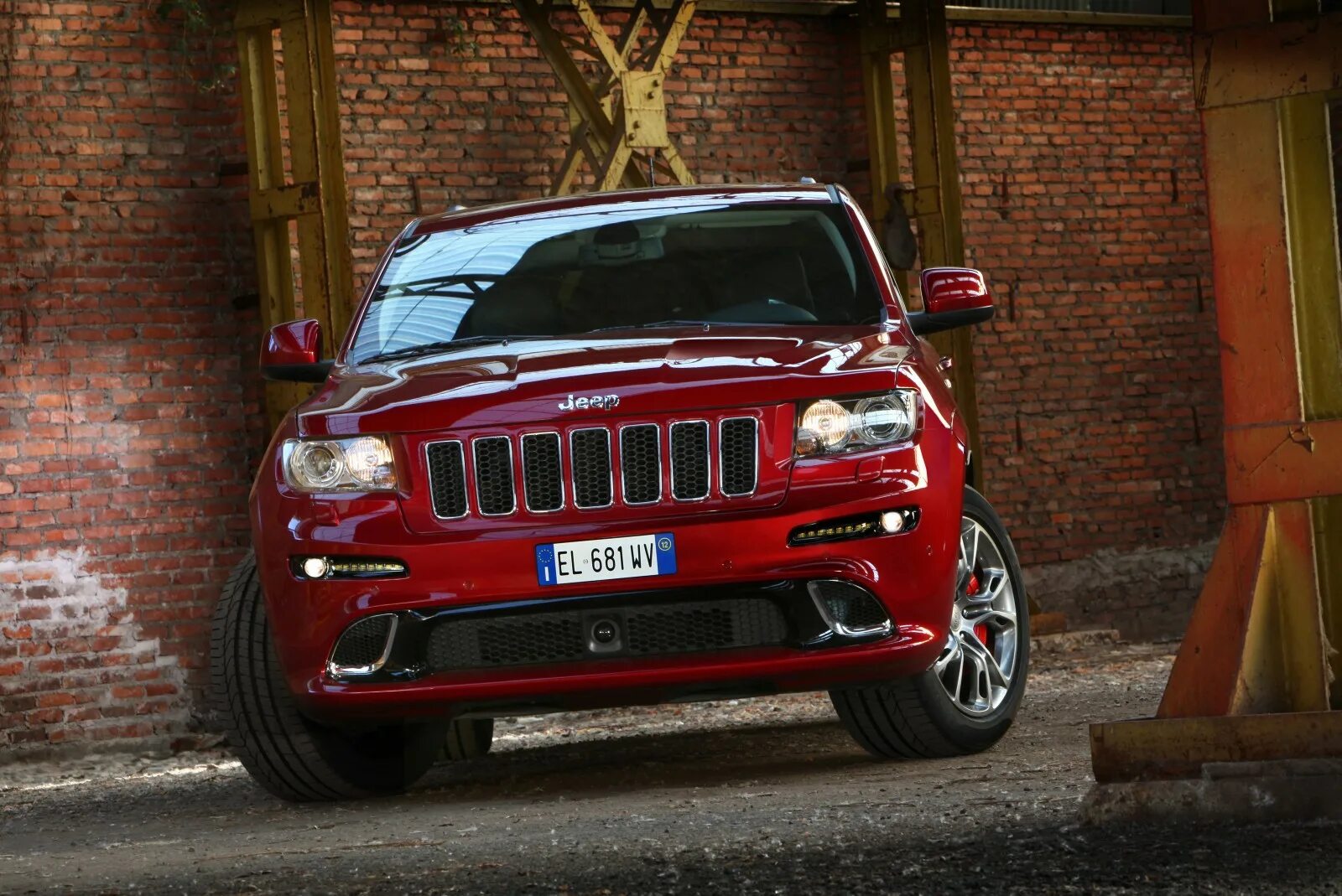 Jeep grand cherokee wk2 2010. Jeep grand cherokee srt8. jeep grand cherokee 2012 srt. джип чероки срт 8. jeep grand cherokee srt8 2012.
