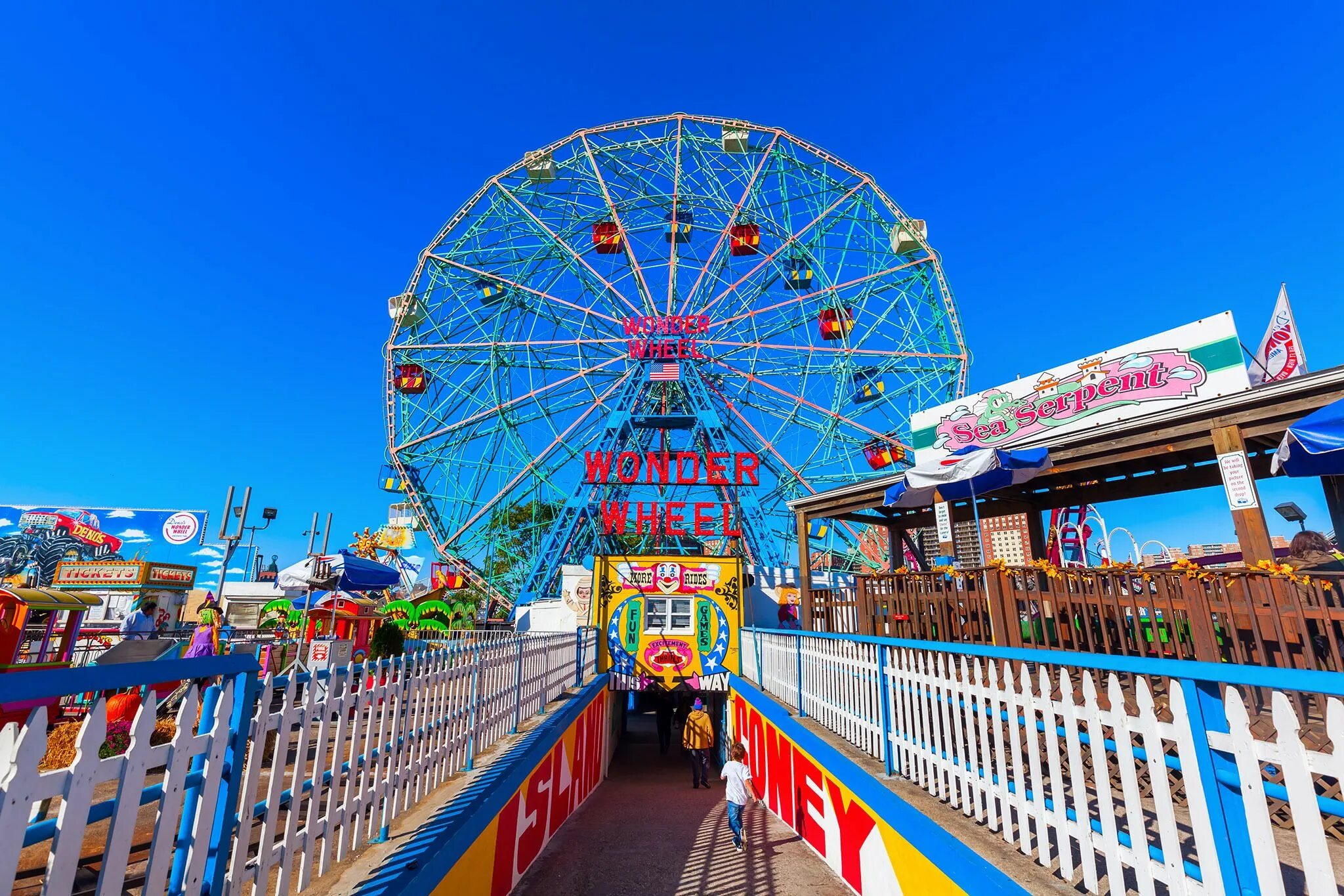 Луна парк 3. Луна парк кони Айленд. Лунапарк Нью Йорк. Кони Айленд (Coney Island) Сингапур. Кони Айленд аттракционы.