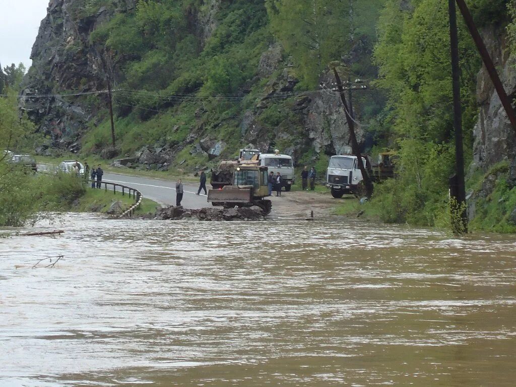 Уровень воды в чарыше на сегодня. Наводнение Катунь 2014. Наводнение в Республике Алтай 2014. Потоп на Алтае 2014. Река Катунь Майма.