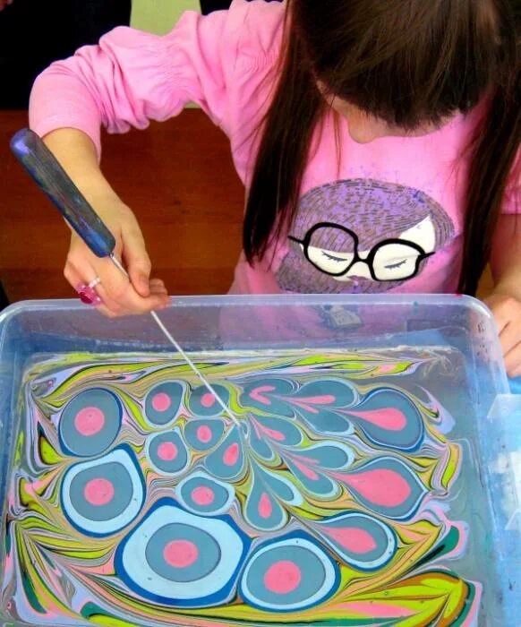 Эбру рисование воде детей. Эбру рисование воде детей. Эбру старт. Техника эбру мастер класс для детей. Рисование на молоке эбру.