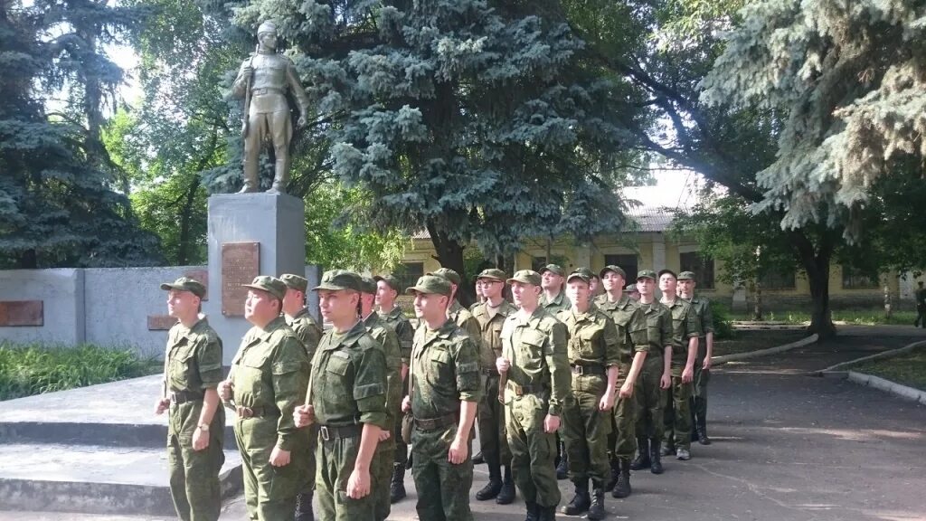 Тамбовский колхозник памятник в тамбове. Сатинка тамбовская область памятник вов. Тамбов пехотка военная часть 61460. Мемориал танк тамбовский колхозник в тамбове. 61460 военная часть тамбов.