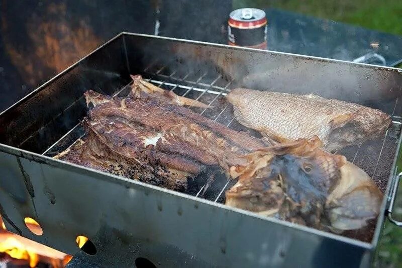 рыба горячего копчения в домашней коптильне. коптильня для рыбы горячего копчения. рыба горячего копчения в домашней коптильне. копченая рыба. копченая рыба.