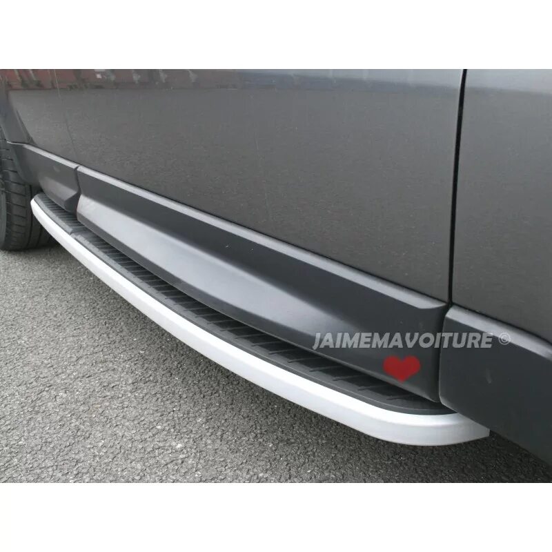 Пороги для range rover sport. Установка подножки рендж ровер спорт. Range rover sport l320 пороги. Кронштейн порога рендж ровер. Пороги range rover sport.