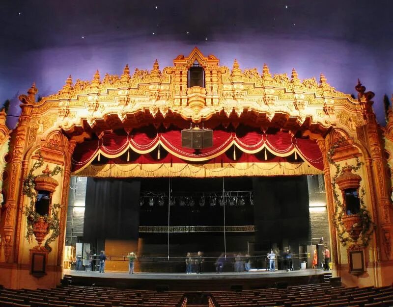 Setting theatre. Proscenium Stage / Proscenium Arch. Арка в театре. Испания сцена. Ложи просцениума.