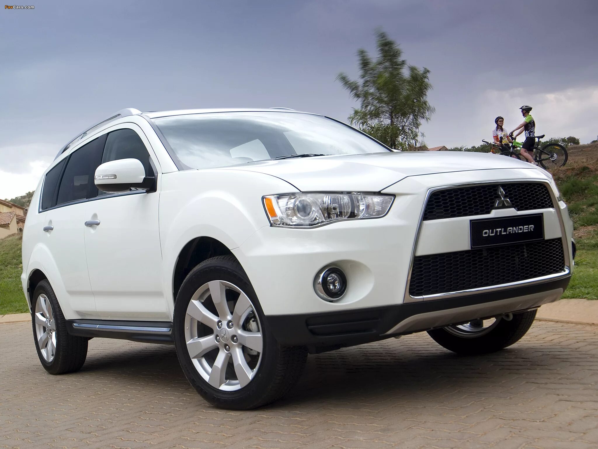 Митсубиси Аутлендер 2010. Mitsubishi Outlander XL 2010. Mitsubishi Outlander 2010-2012. Outlander 2.4 2010. Мицубиси аутлендер хл 2010