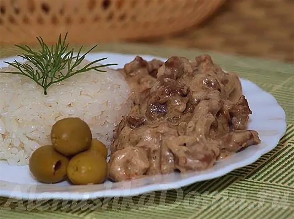 Бефстроганов чье блюдо. Бефстроганов. бефстроганов в детском саду. бефстроганов с яйцом. бефстроганов из говядины как в детском саду.