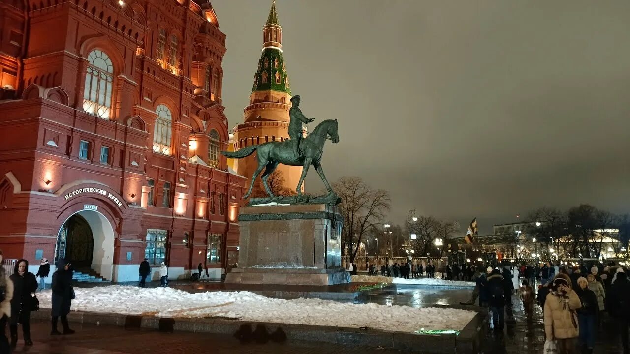 Фото: На Манежной. Фотограф Игорь Белоногов. Репортаж. Фотосайт Расфокус.ру