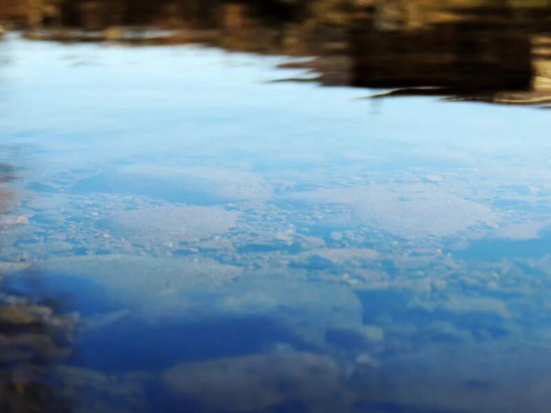 Родная вода. Красивые фото голубой Речной воды. Река вода светлый и яркий голубой в Уфе.