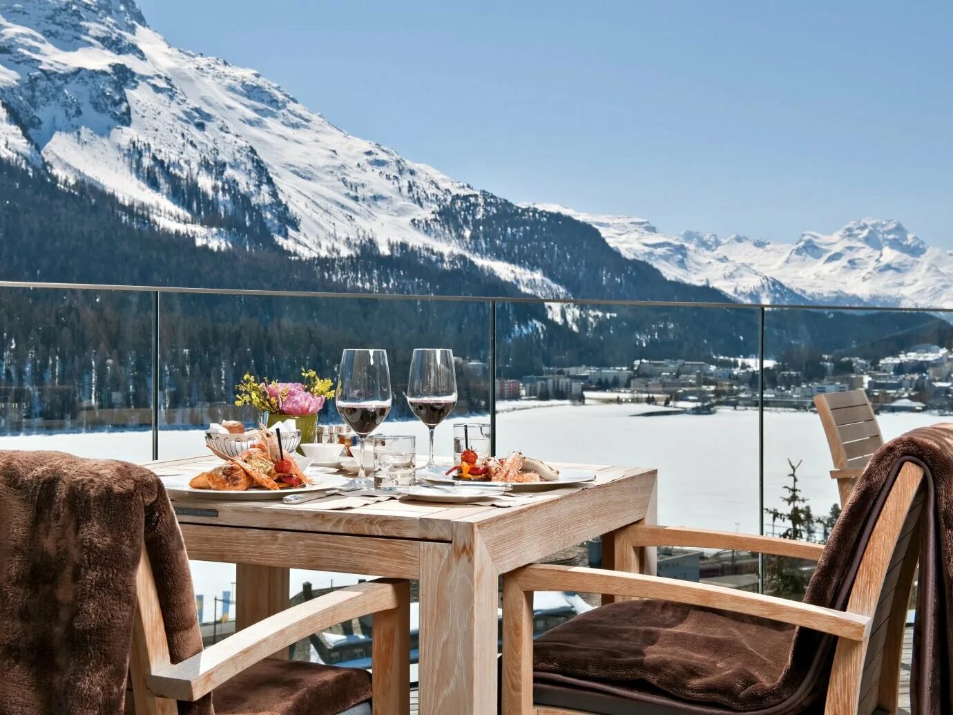 Carlton Hotel St Moritz. Кафе Церматт Швейцария. Отель вершина Альпы Швейцария. St.Moritz (Сант-Мориц) в Швейцарии Шале. Завтраки красная поляна