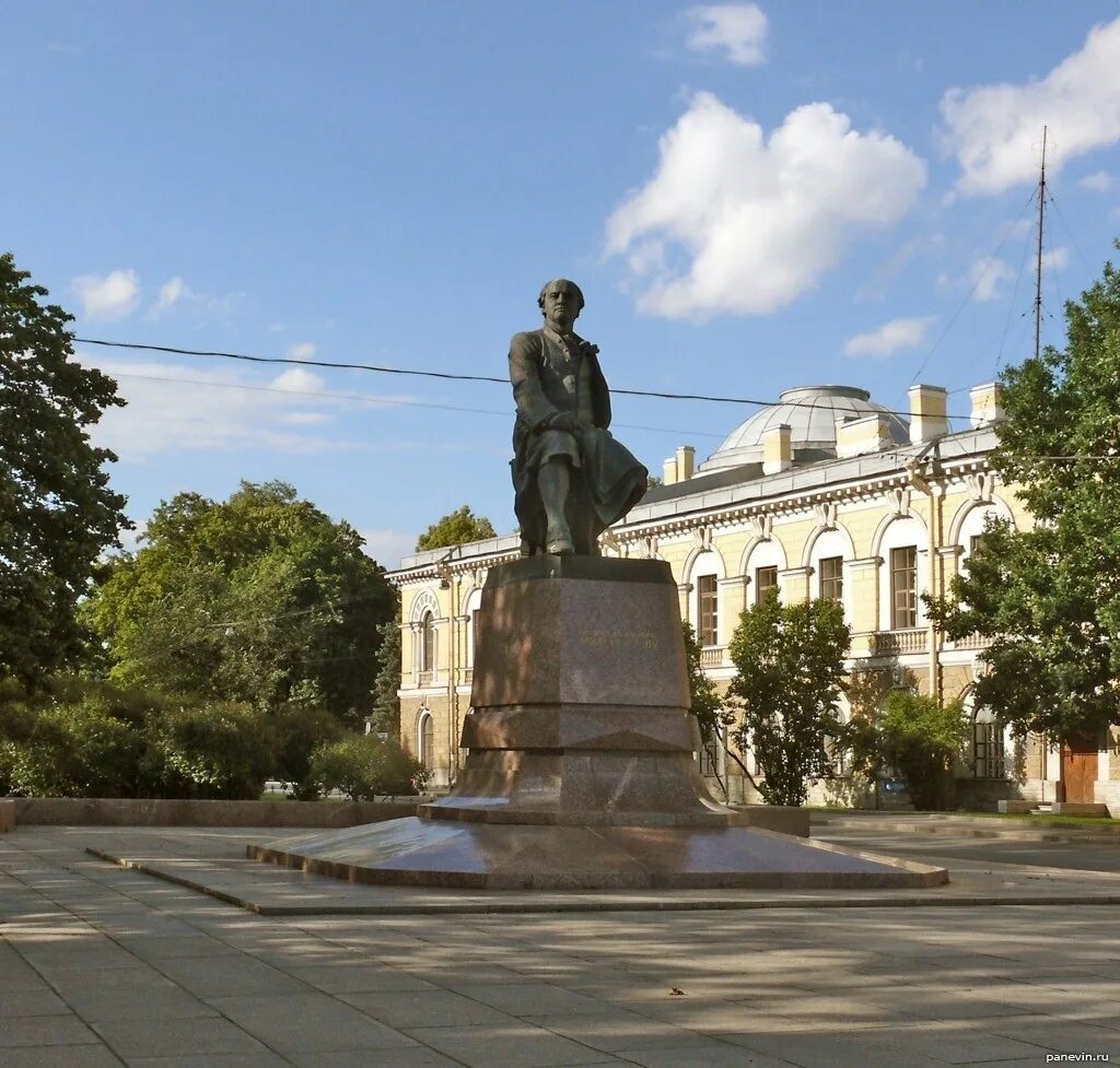 Памятник Ломоносову на Менделеевской линии Васильевского острова. Памятник Ломоносову (Санкт-Петербург, площадь Ломоносова). Памятник Ломоносову на Университетской набережной. Памятник Ломоносову — на дворцовом проспекте в Санкт-Петербурге..