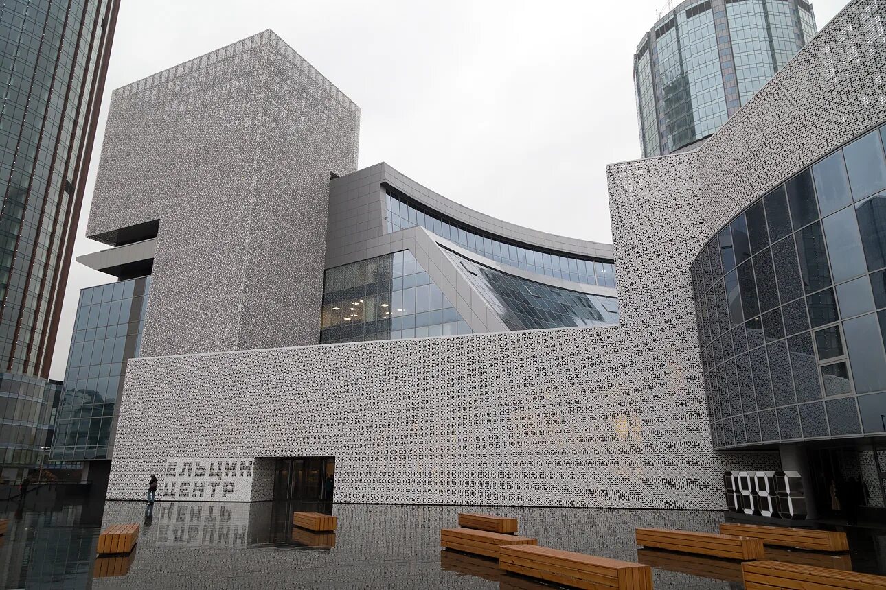 Нарушитель в торговом центре. Ходи центр. Ройзман вадим полевич. Мобильные группы чебоксары. Прага вазба панкрац.