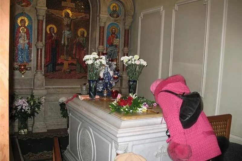 икона св блж ксении петербургской. мощи святой ксении. часовня святой блаженной ксении, санкт-петербург. мощи ксении петербургской в санкт-петербурге. мощи святой ксении.
