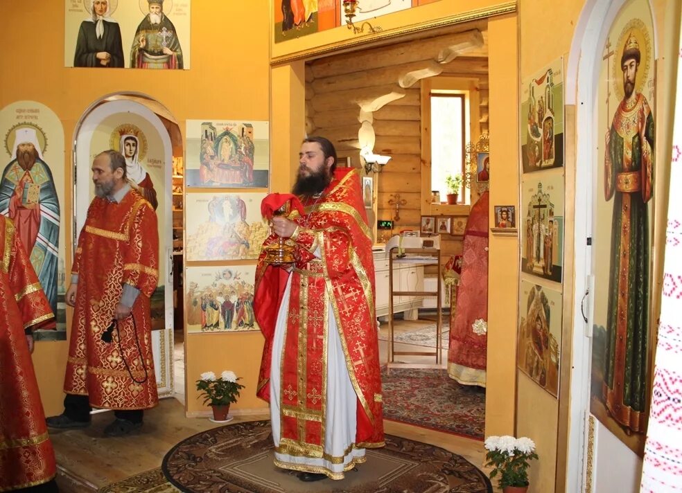 Деревня раздолье приозерский район. Раздолье храм святых царственных страстотерпцев. Храм в п коммунары приозерского района. Храм раздолье. Храм раздолье.