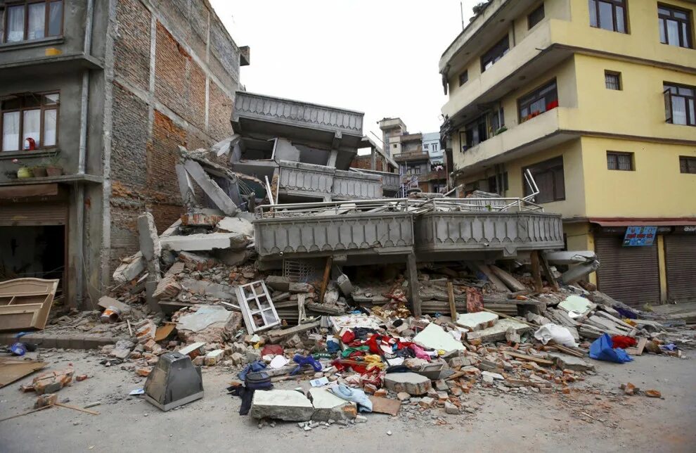 Дом во время землетрясения. Катманду землетрясение 2015. Землетрясение в Непале 2015. Землетрясение в Дагестане 1970. Землетрясение 1970 года в Дагестане.
